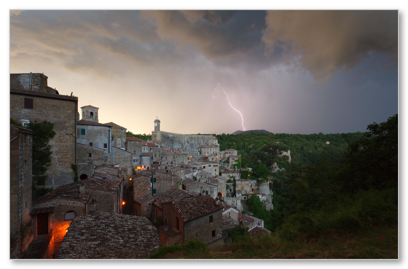Tuscany-thundercloud